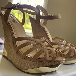 Bucco Capensis wedges